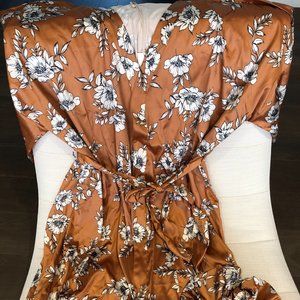 Z SUPPLY DEEP ORANGE FLORAL VACAY SHORT SATIN ROBE & MATCHING SCRUNCHIE.